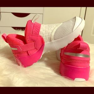 Jordan Trunner LX Training Shoes Hyper Pink/White